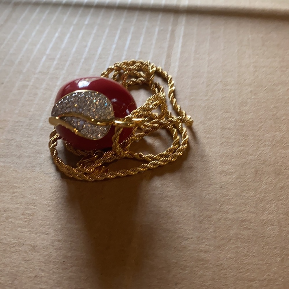 Vintage KJL Kenneth Jay Lane RED Apple necklace AND matching clip earrings - Picture 6 of 16